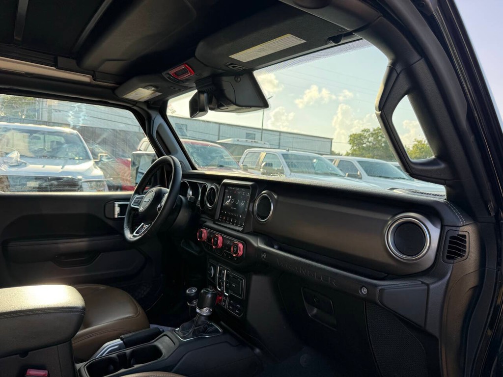 Jeep Wrangler Unlimited Vehicle Full-screen Gallery Image 09