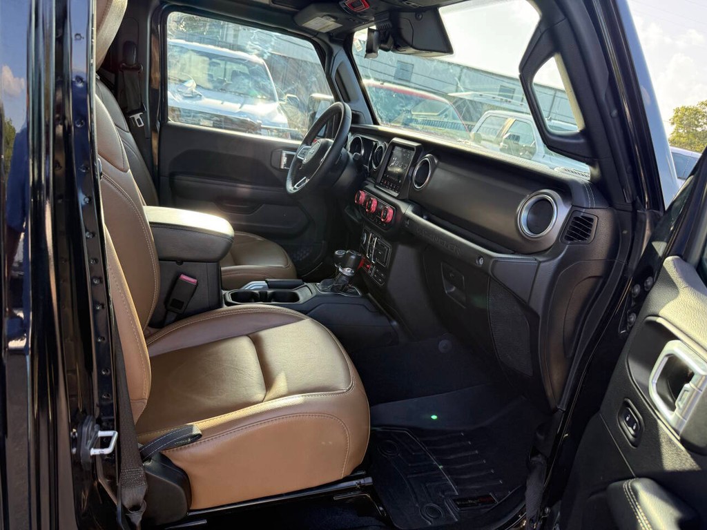 Jeep Wrangler Unlimited Vehicle Full-screen Gallery Image 10
