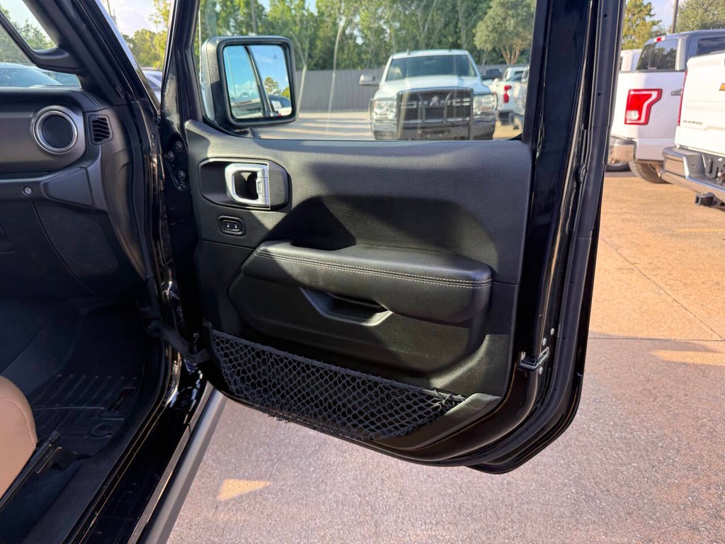 Jeep Wrangler Unlimited Vehicle Full-screen Gallery Image 11