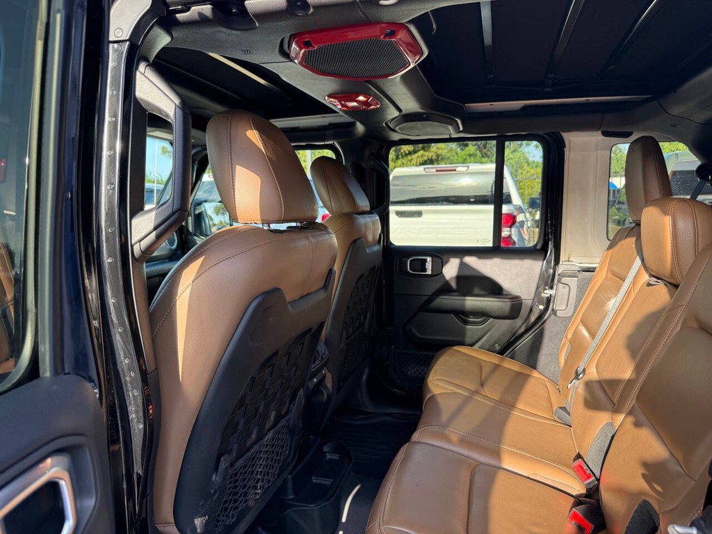 Jeep Wrangler Unlimited Vehicle Full-screen Gallery Image 12