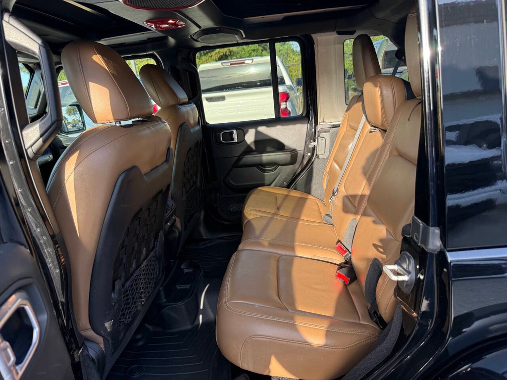 Jeep Wrangler Unlimited Vehicle Full-screen Gallery Image 13