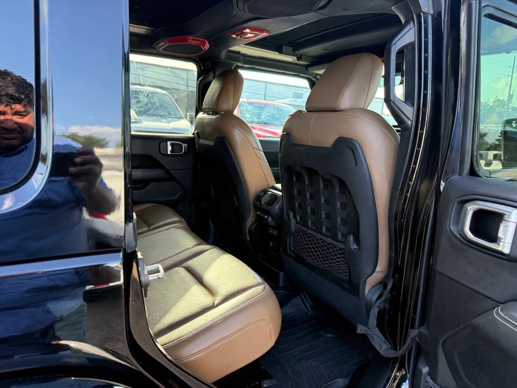 Jeep Wrangler Unlimited Vehicle Full-screen Gallery Image 15