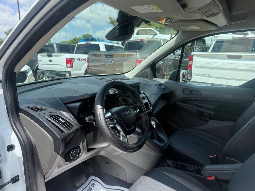 Ford Transit Connect Van Vehicle Full-screen Gallery Image 06