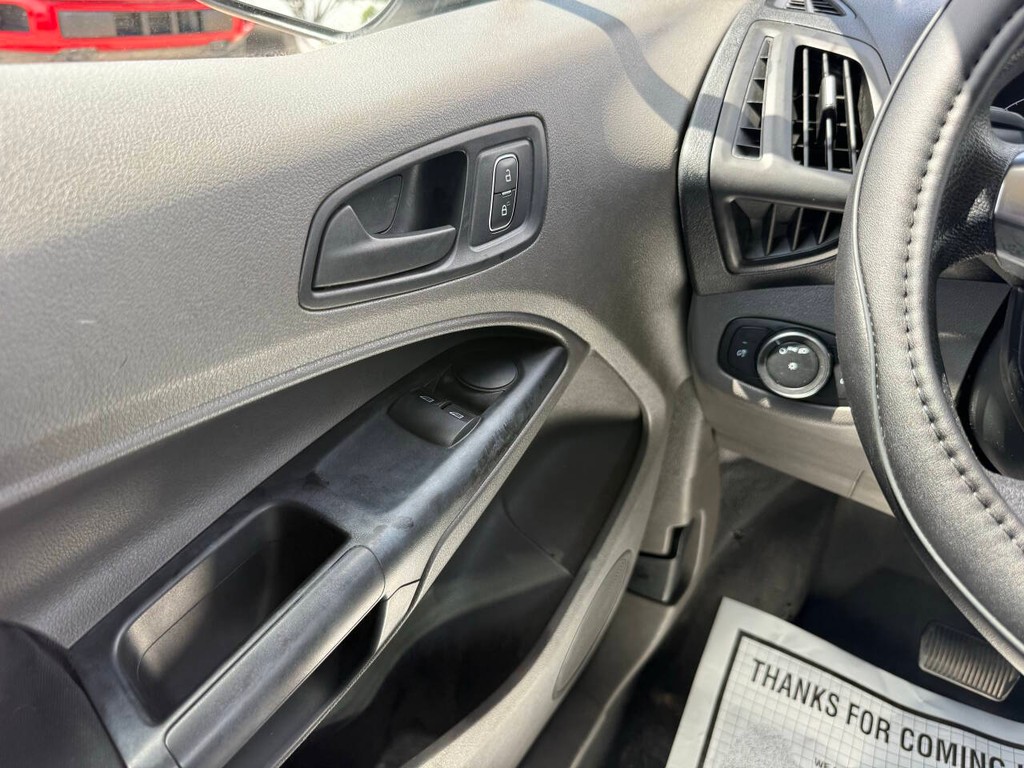 Ford Transit Connect Van Vehicle Full-screen Gallery Image 24