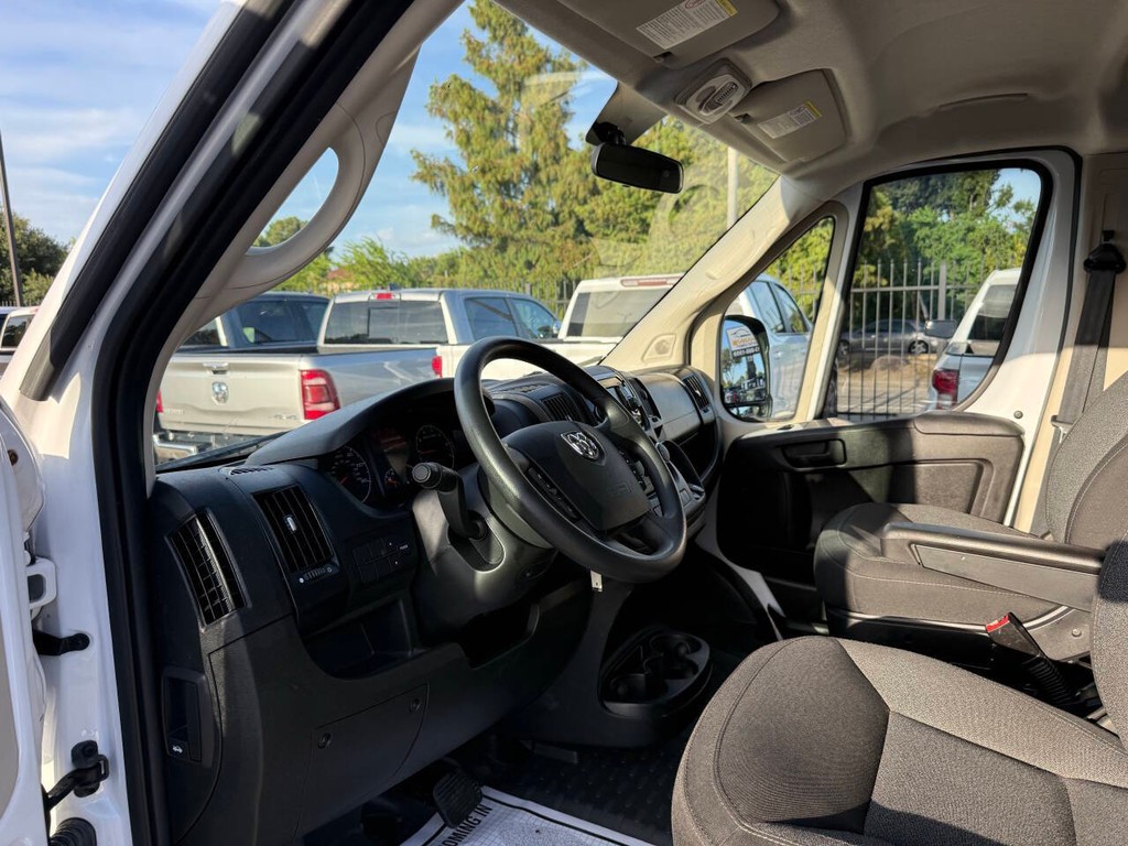 Ram ProMaster Cargo Van Vehicle Full-screen Gallery Image 06