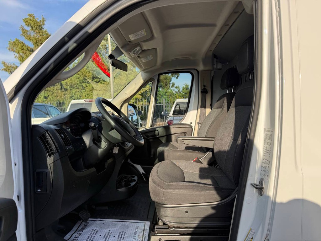 Ram ProMaster Cargo Van Vehicle Full-screen Gallery Image 07