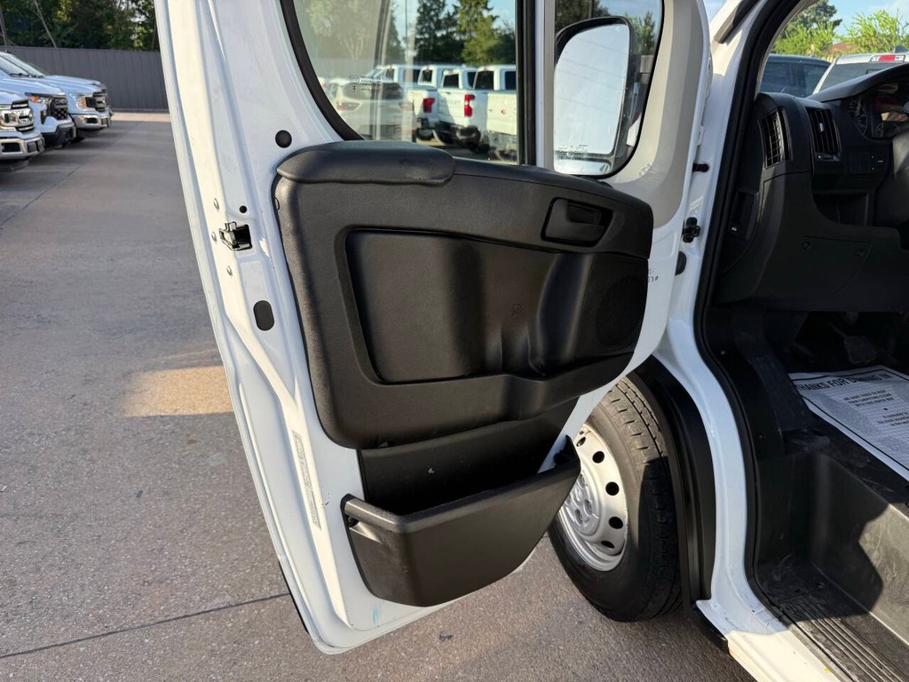 Ram ProMaster Cargo Van Vehicle Full-screen Gallery Image 08