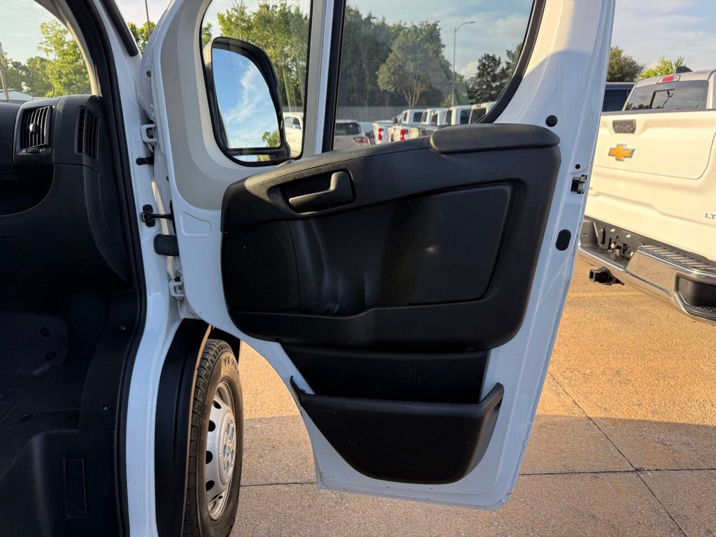 Ram ProMaster Cargo Van Vehicle Full-screen Gallery Image 11