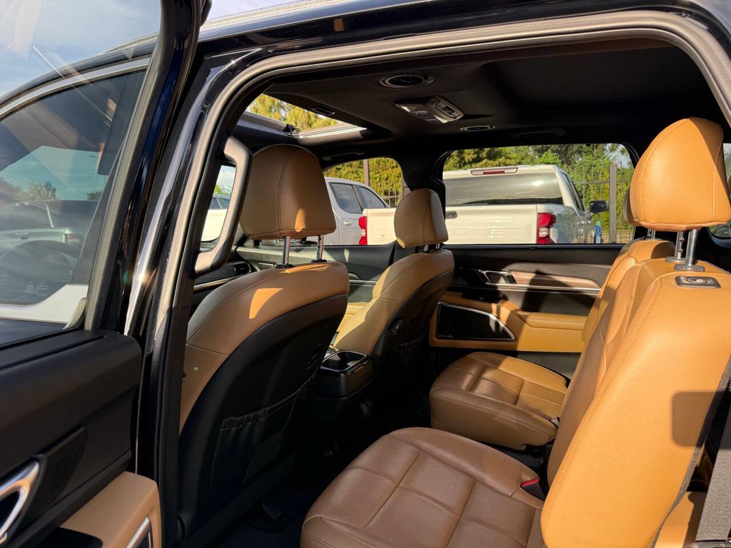Kia Telluride Vehicle Full-screen Gallery Image 12