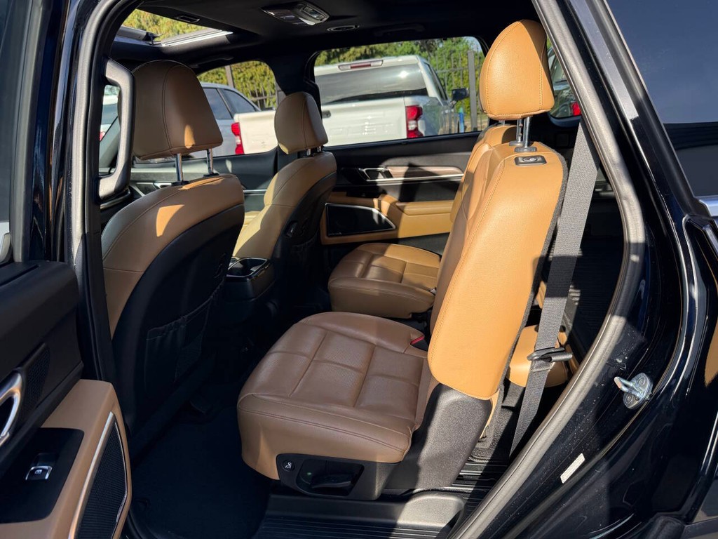 Kia Telluride Vehicle Full-screen Gallery Image 13