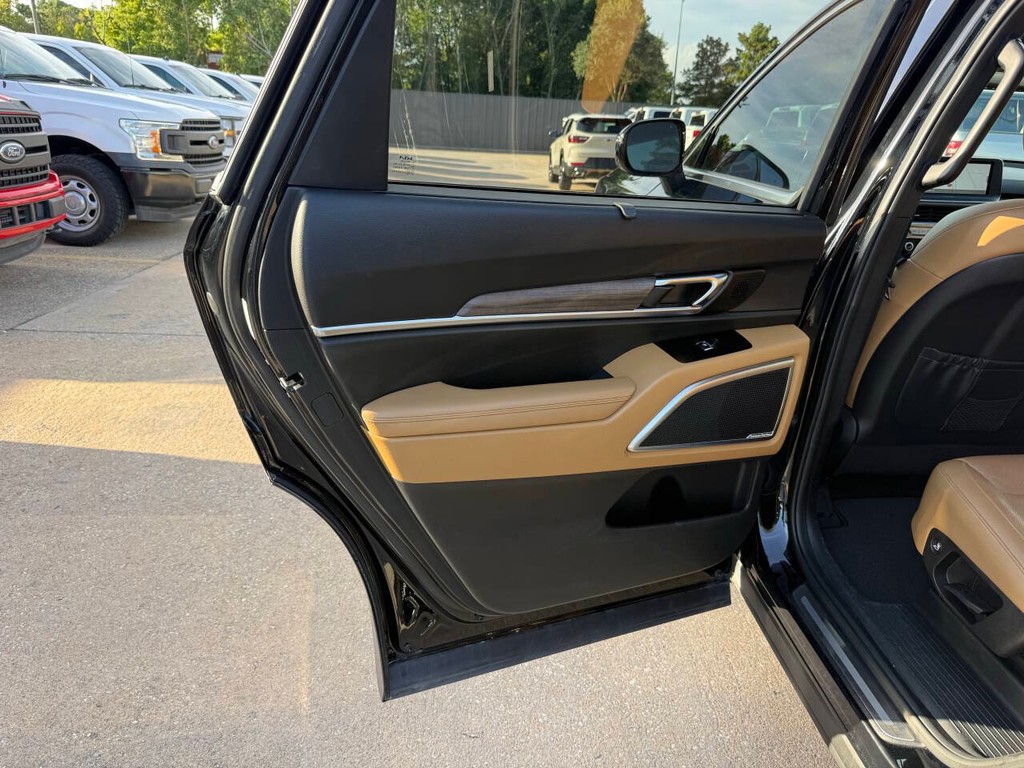 Kia Telluride Vehicle Full-screen Gallery Image 15