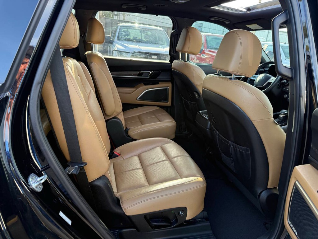 Kia Telluride Vehicle Full-screen Gallery Image 17