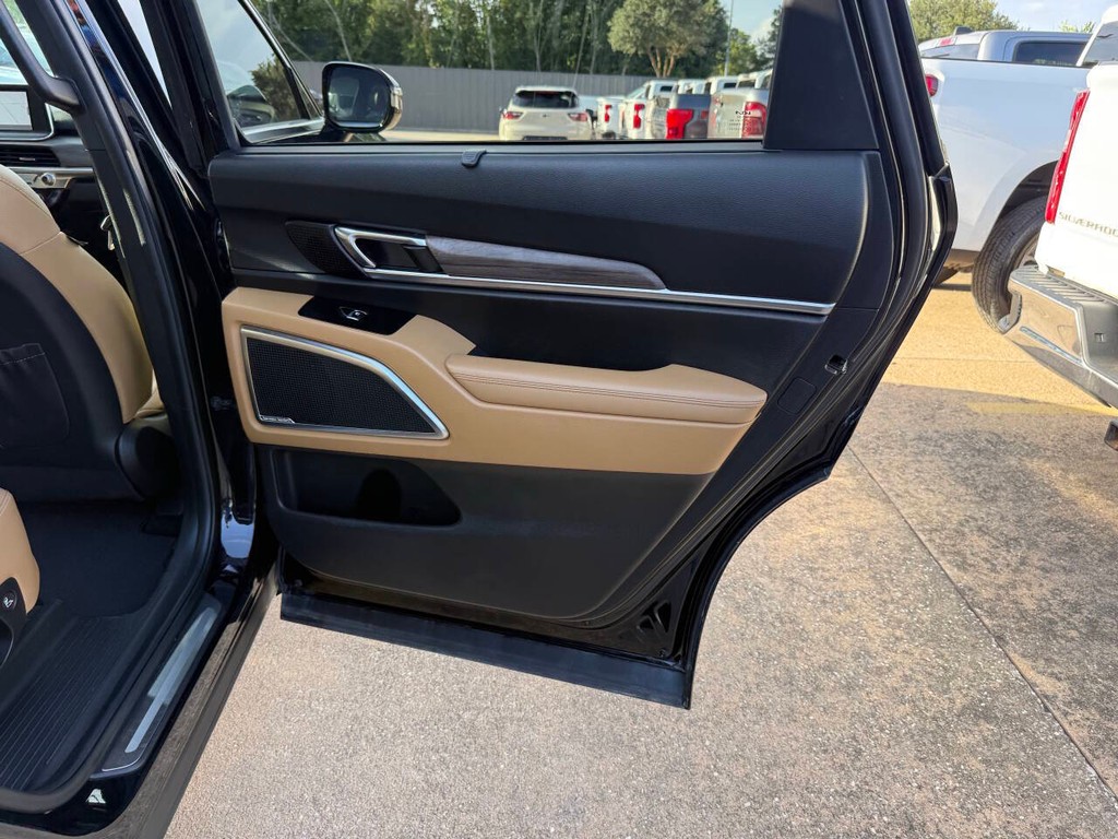 Kia Telluride Vehicle Full-screen Gallery Image 18