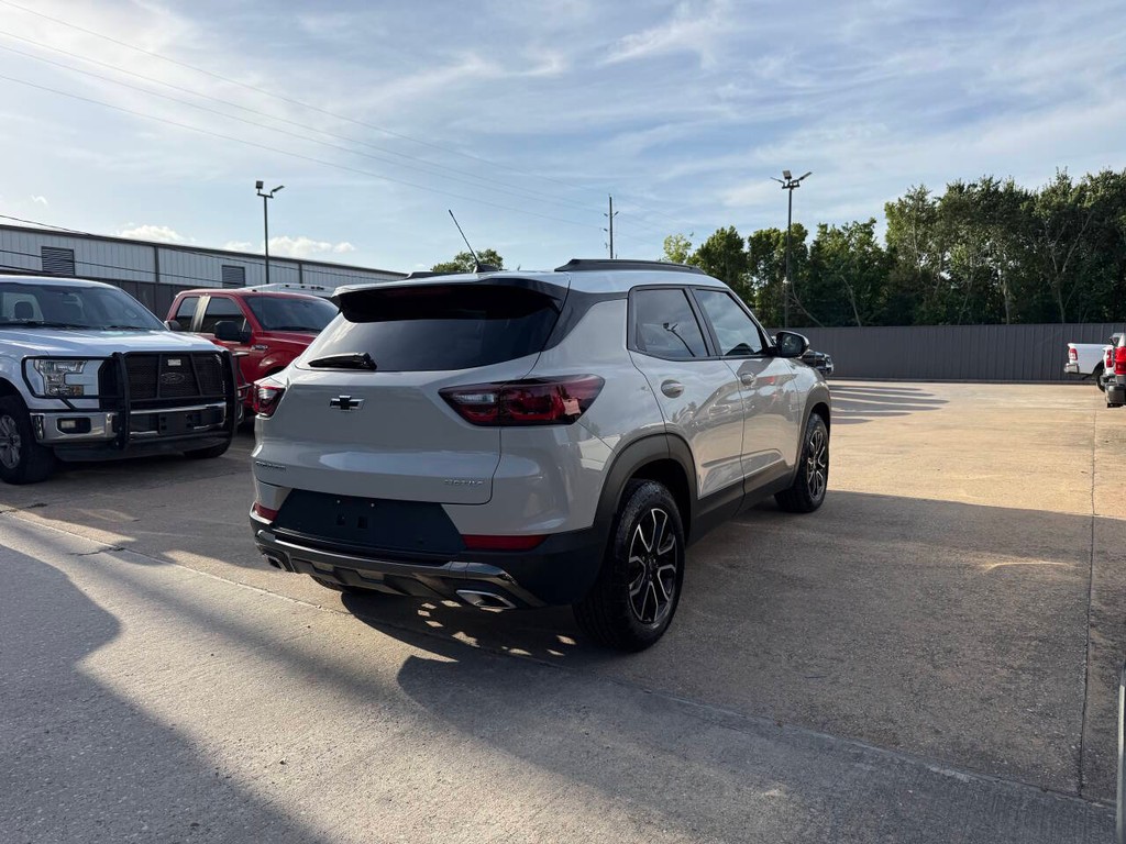 Chevrolet Trailblazer Vehicle Full-screen Gallery Image 05