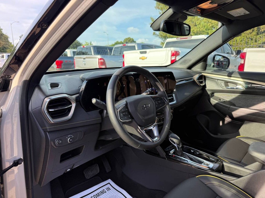Chevrolet Trailblazer Vehicle Full-screen Gallery Image 06