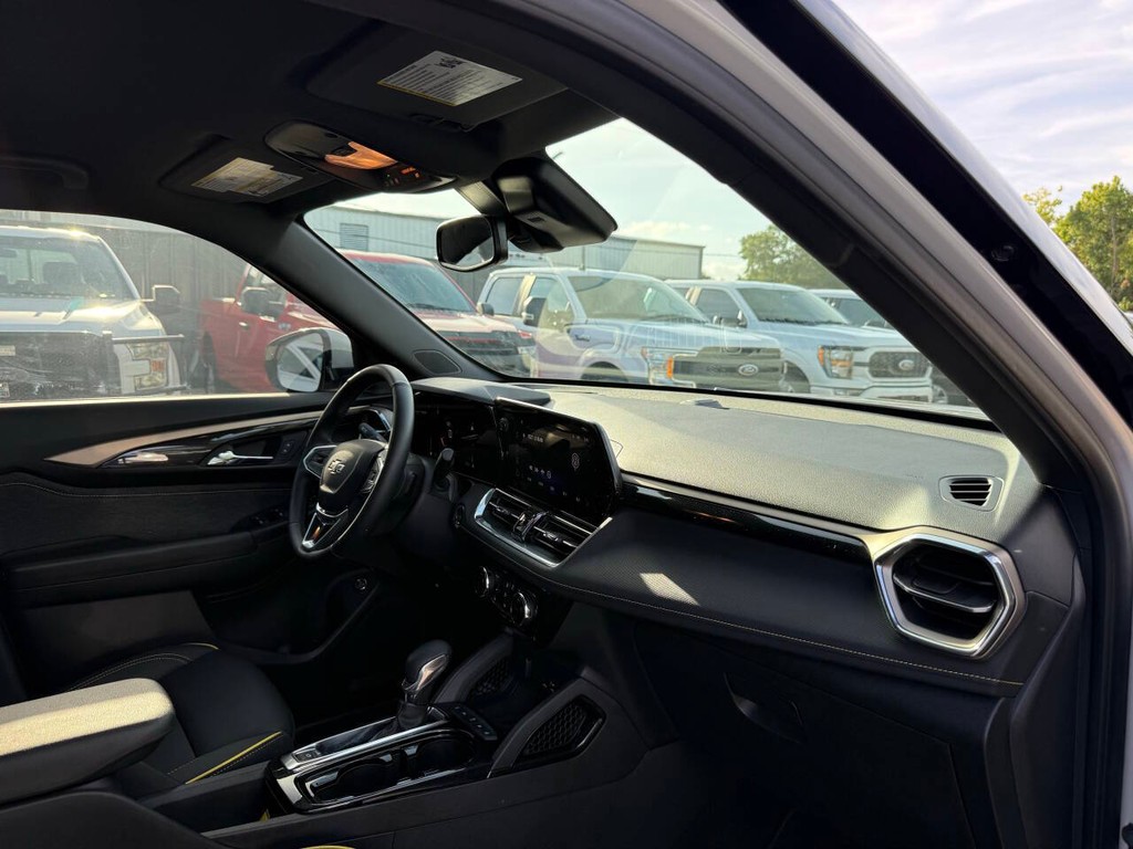 Chevrolet Trailblazer Vehicle Full-screen Gallery Image 09