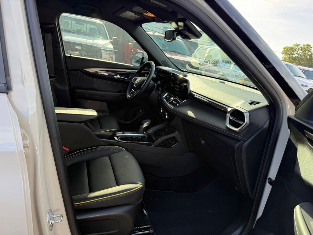Chevrolet Trailblazer Vehicle Full-screen Gallery Image 10