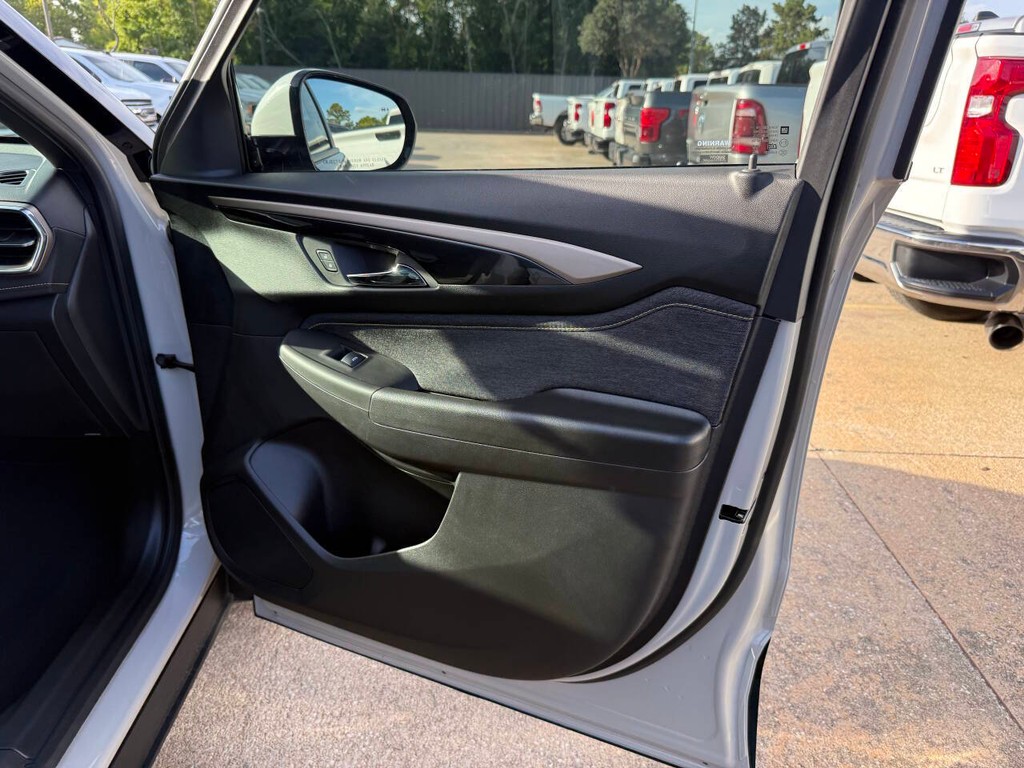 Chevrolet Trailblazer Vehicle Full-screen Gallery Image 11