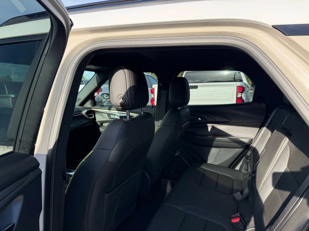 Chevrolet Trailblazer Vehicle Full-screen Gallery Image 12