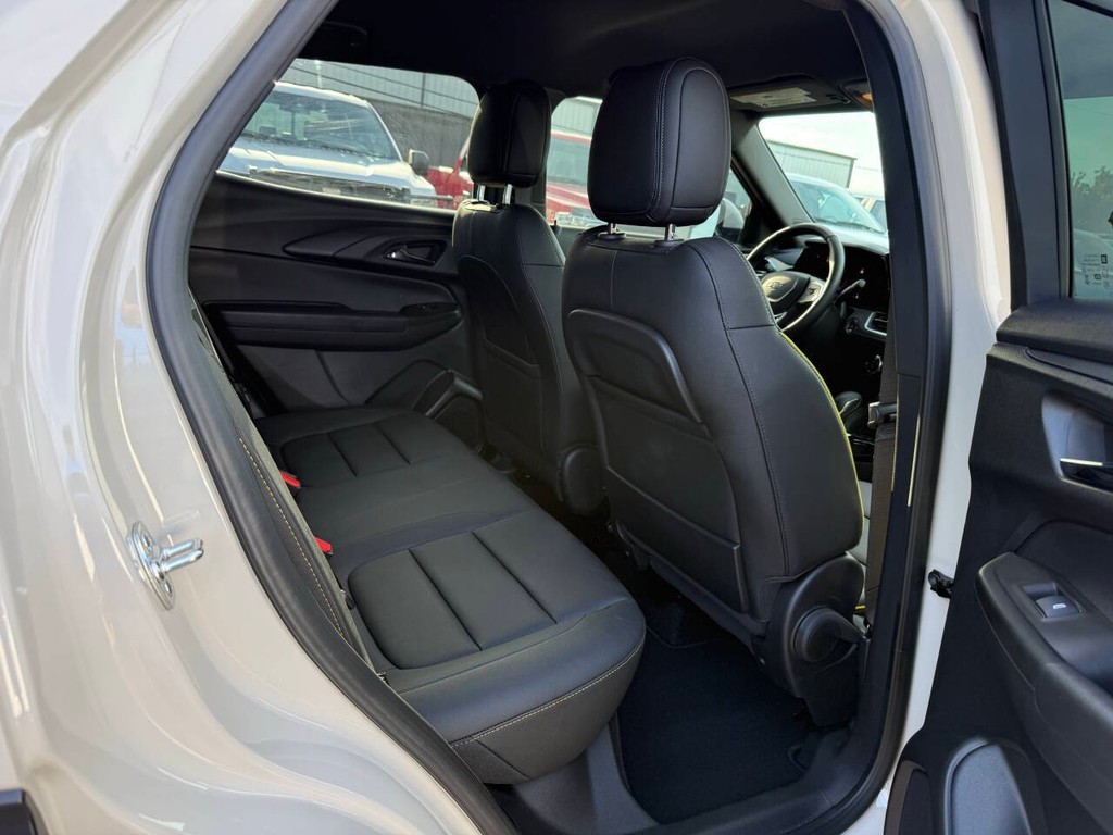 Chevrolet Trailblazer Vehicle Full-screen Gallery Image 15