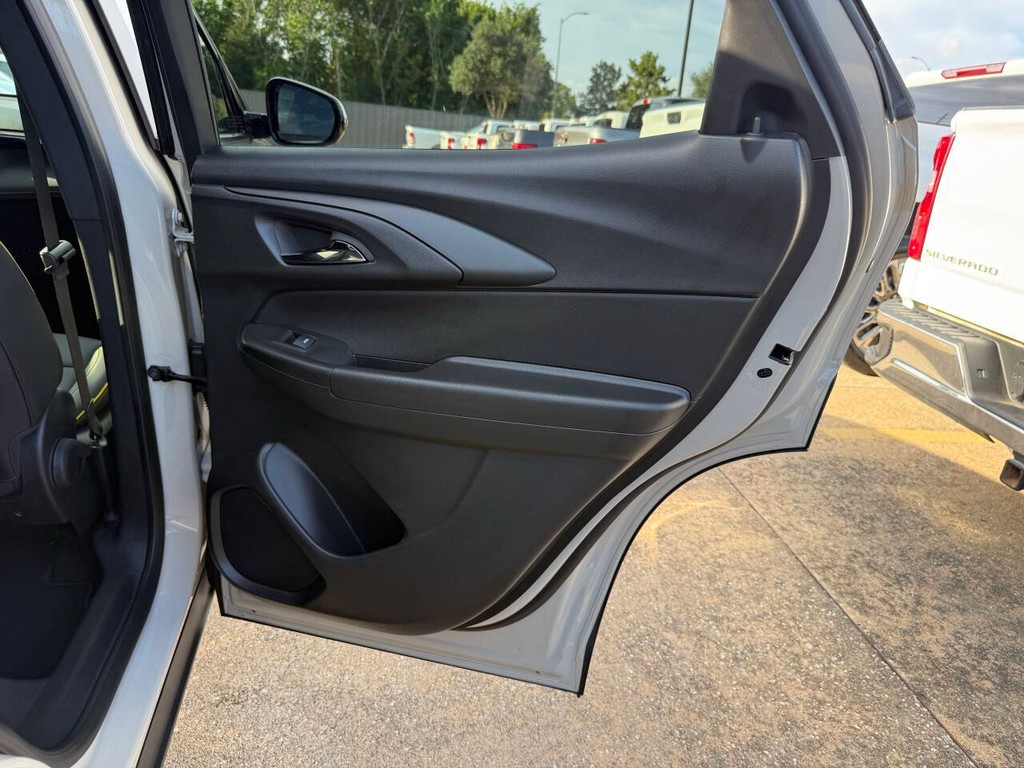 Chevrolet Trailblazer Vehicle Full-screen Gallery Image 16