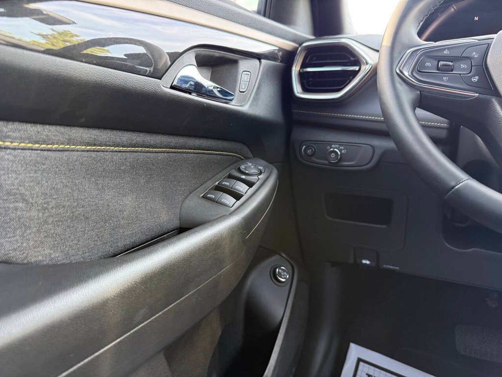 Chevrolet Trailblazer Vehicle Full-screen Gallery Image 30
