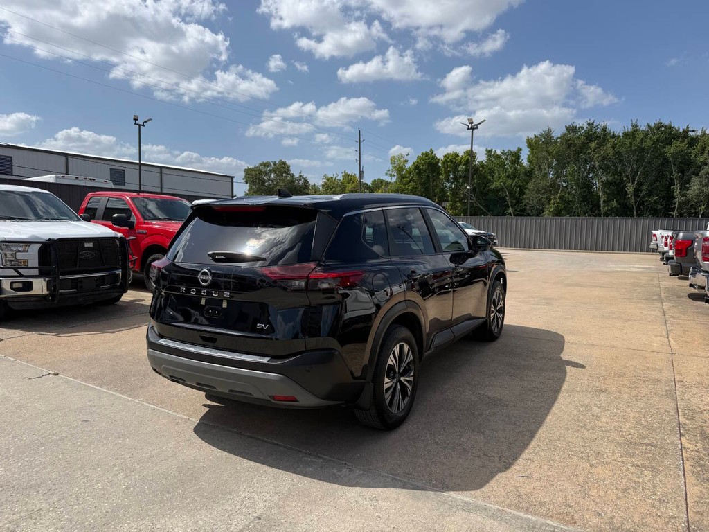 Nissan Rogue Vehicle Full-screen Gallery Image 05