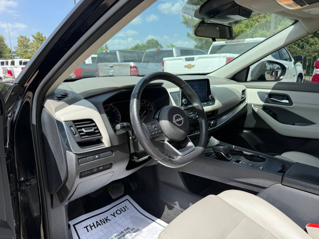Nissan Rogue Vehicle Full-screen Gallery Image 06