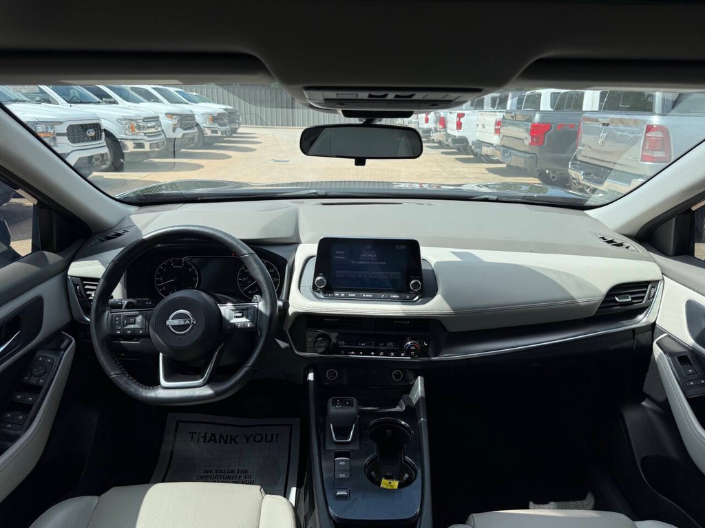 Nissan Rogue Vehicle Full-screen Gallery Image 17