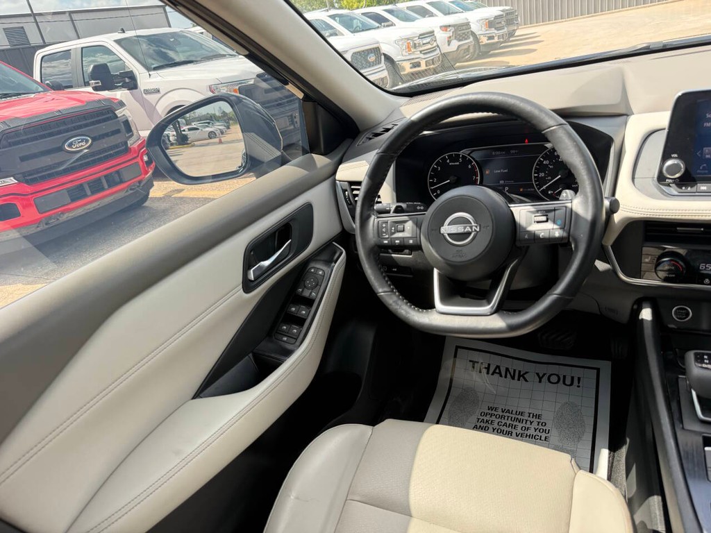 Nissan Rogue Vehicle Full-screen Gallery Image 19