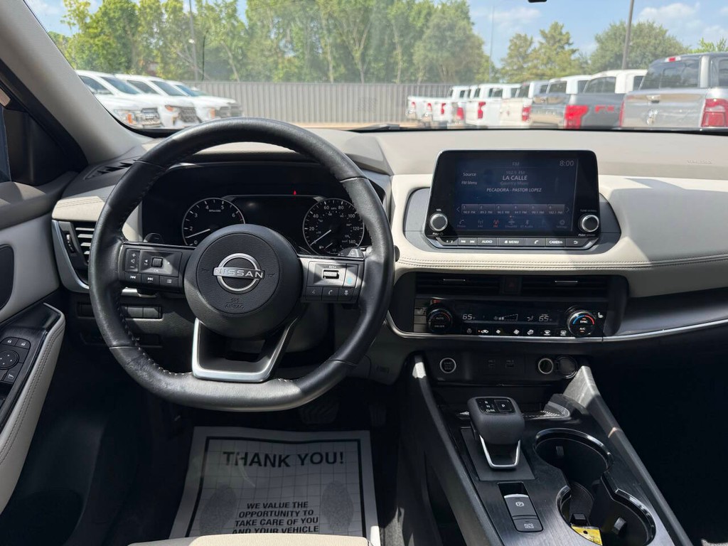 Nissan Rogue Vehicle Full-screen Gallery Image 21