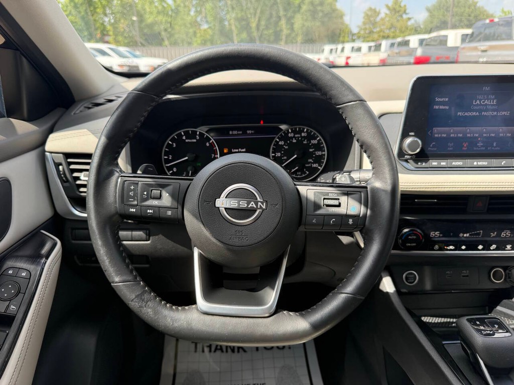 Nissan Rogue Vehicle Full-screen Gallery Image 22