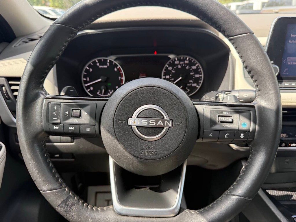 Nissan Rogue Vehicle Full-screen Gallery Image 23