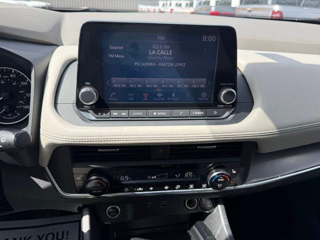 Nissan Rogue Vehicle Full-screen Gallery Image 24