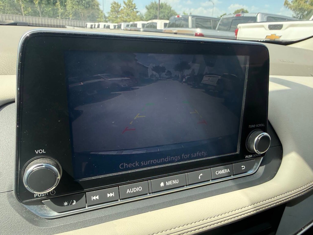 Nissan Rogue Vehicle Full-screen Gallery Image 26