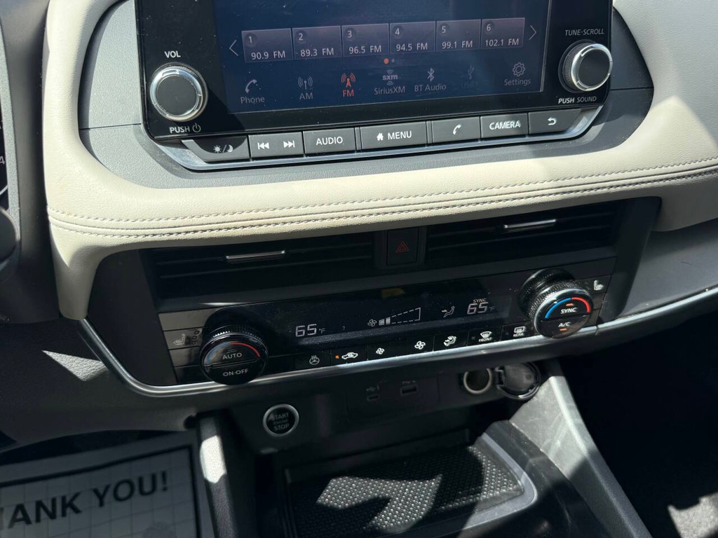Nissan Rogue Vehicle Full-screen Gallery Image 27