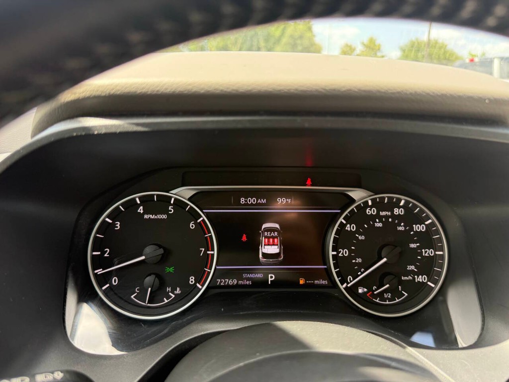 Nissan Rogue Vehicle Full-screen Gallery Image 33