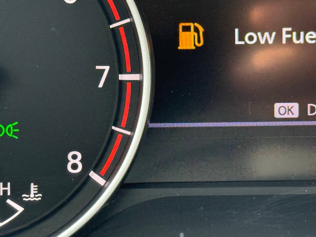 Nissan Rogue Vehicle Full-screen Gallery Image 34