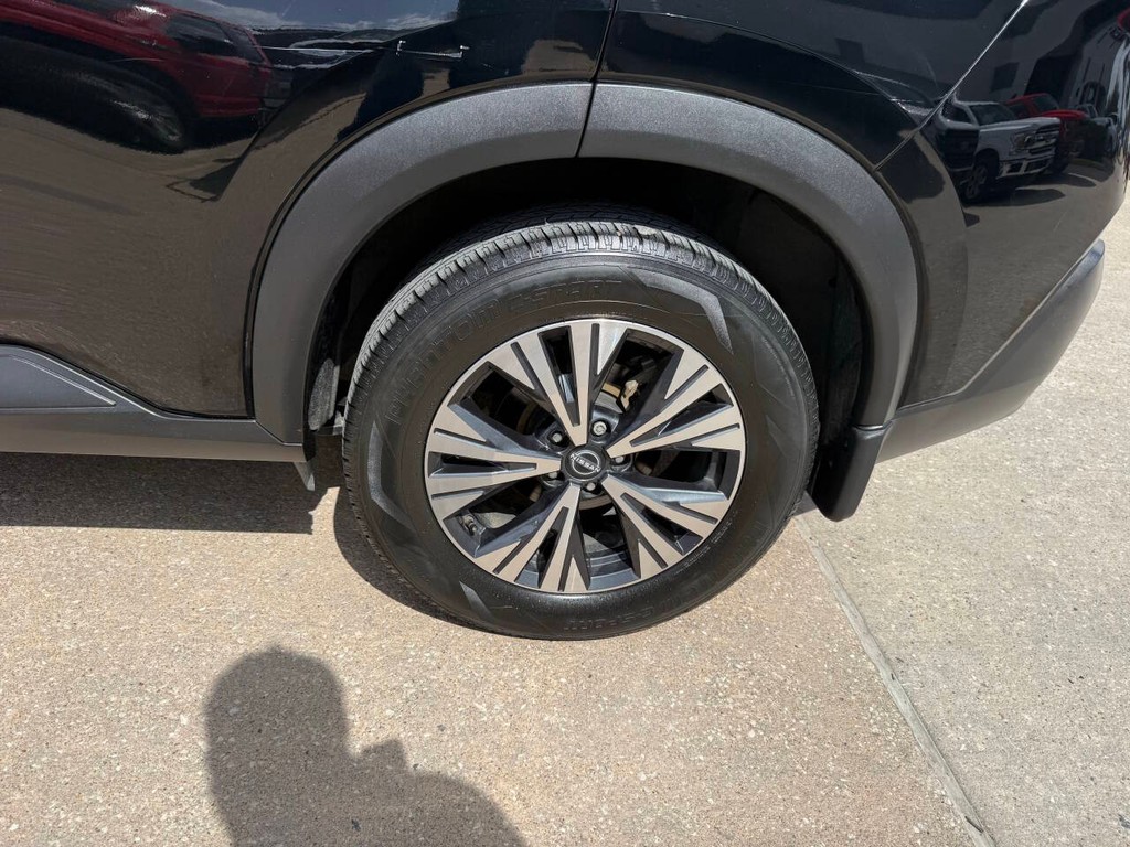 Nissan Rogue Vehicle Full-screen Gallery Image 37