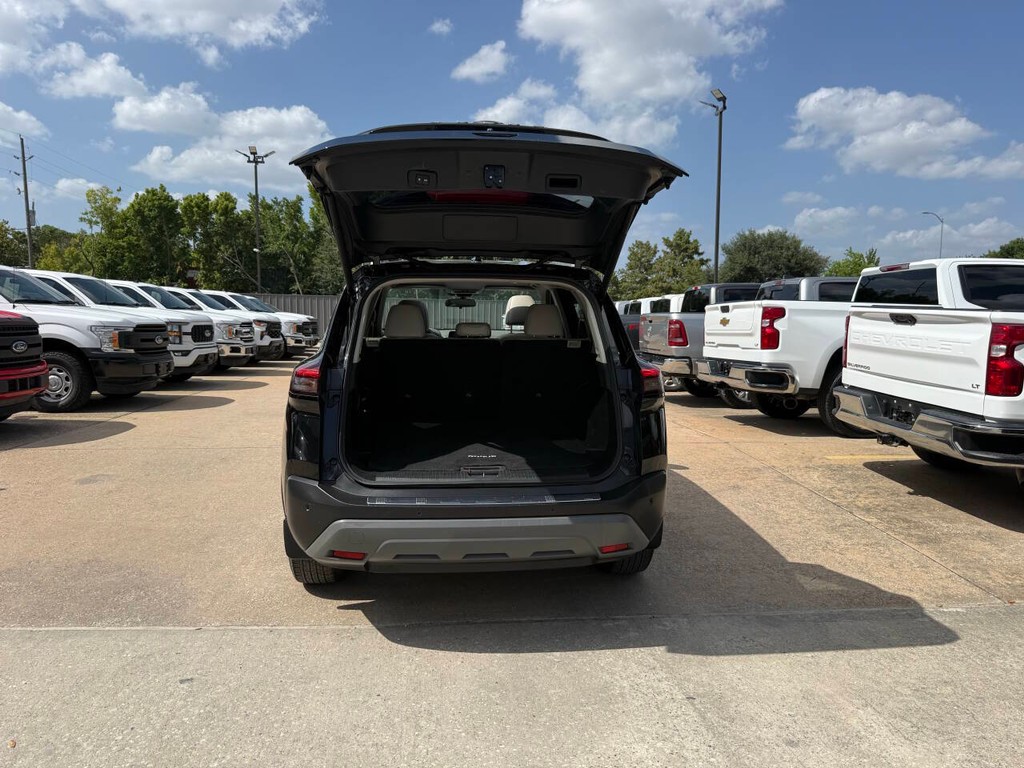 Nissan Rogue Vehicle Full-screen Gallery Image 38
