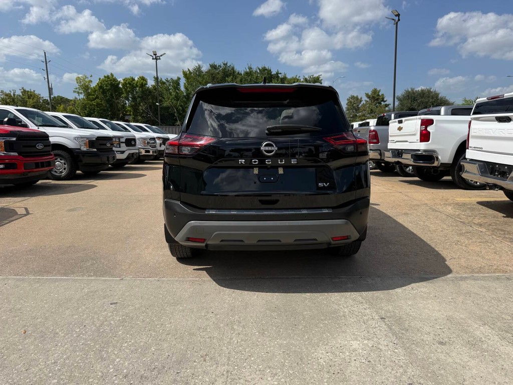 Nissan Rogue Vehicle Full-screen Gallery Image 39