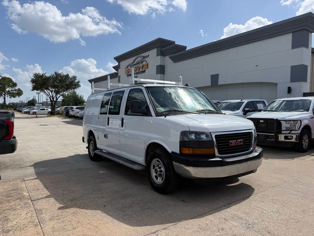 GMC Savana Cargo Van Vehicle Full-screen Gallery Image 02