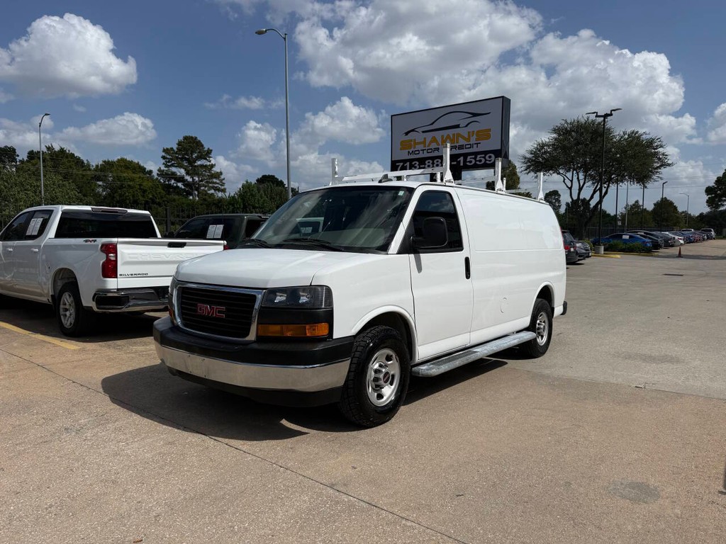 GMC Savana Cargo Van Vehicle Full-screen Gallery Image 03