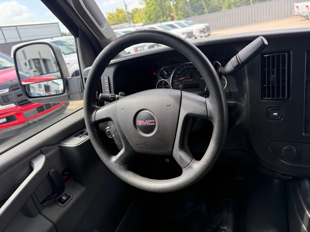 GMC Savana Cargo Van Vehicle Full-screen Gallery Image 14