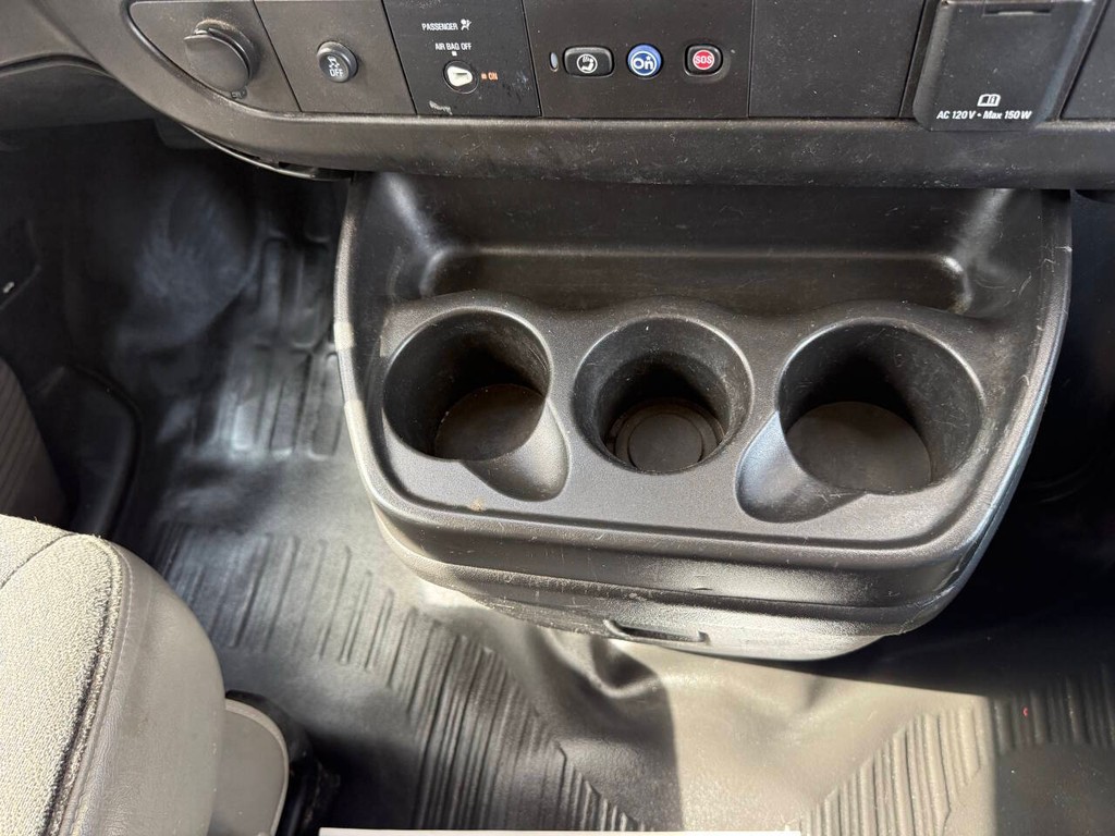GMC Savana Cargo Van Vehicle Full-screen Gallery Image 19