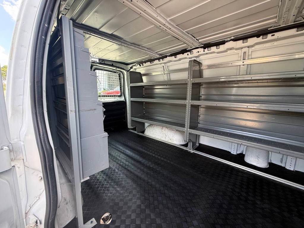 GMC Savana Cargo Van Vehicle Full-screen Gallery Image 21