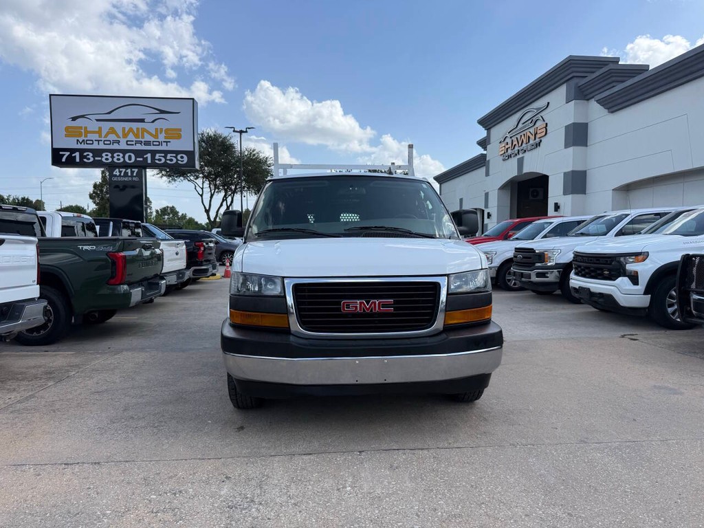 GMC Savana Cargo Van Vehicle Full-screen Gallery Image 33