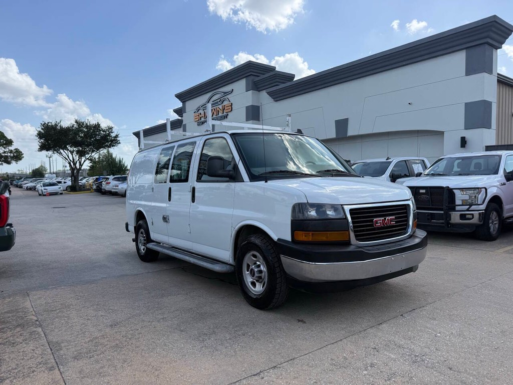GMC Savana Cargo Van Vehicle Full-screen Gallery Image 34