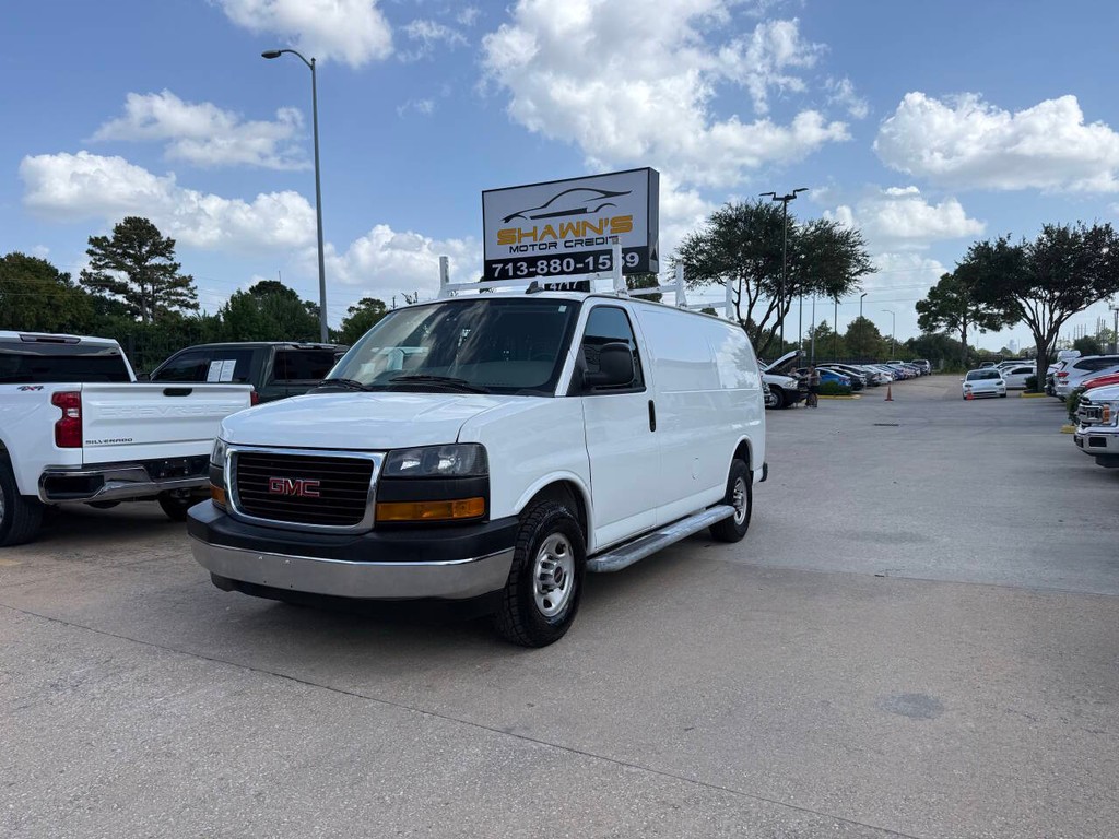 GMC Savana Cargo Van Vehicle Full-screen Gallery Image 35