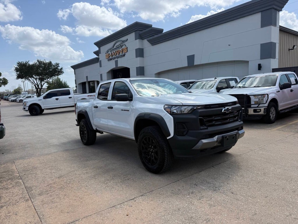Chevrolet Colorado Vehicle Full-screen Gallery Image 02